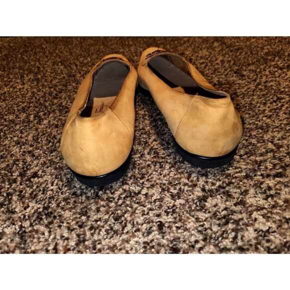 Salvatore Ferragamo | Vintage Suede Embroidered Flats - Picture 5 of 10